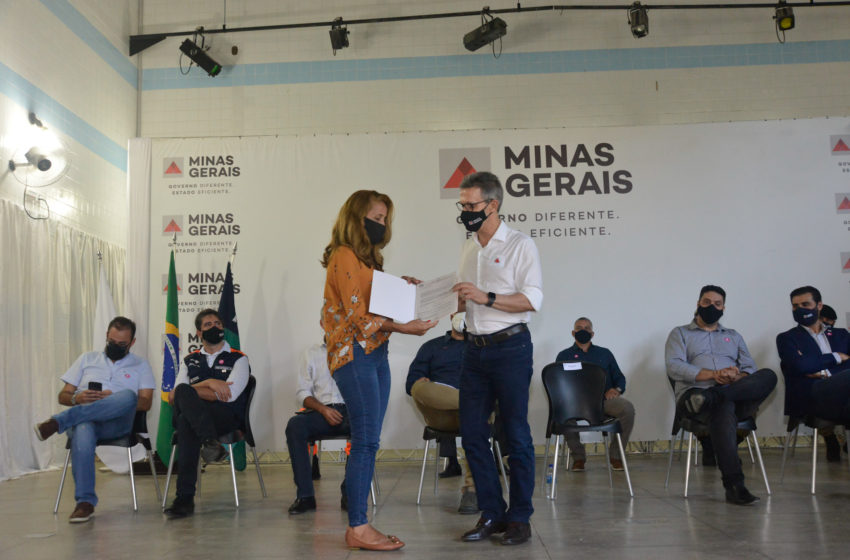  Governo de Minas supera a meta em 70% e entrega mais de 1,7 mil títulos de regularização fundiária rural neste ano